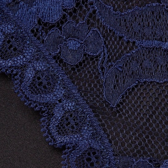 Stella McCartney ”Bella Admiring” Underwear - Picture 6 of 12